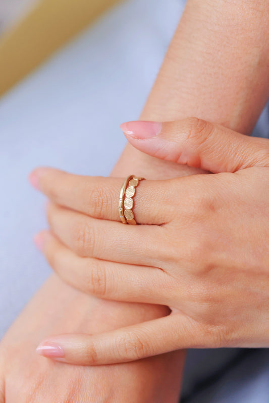Victoria Cunningham - Rough band with 7 burnished diamonds ring