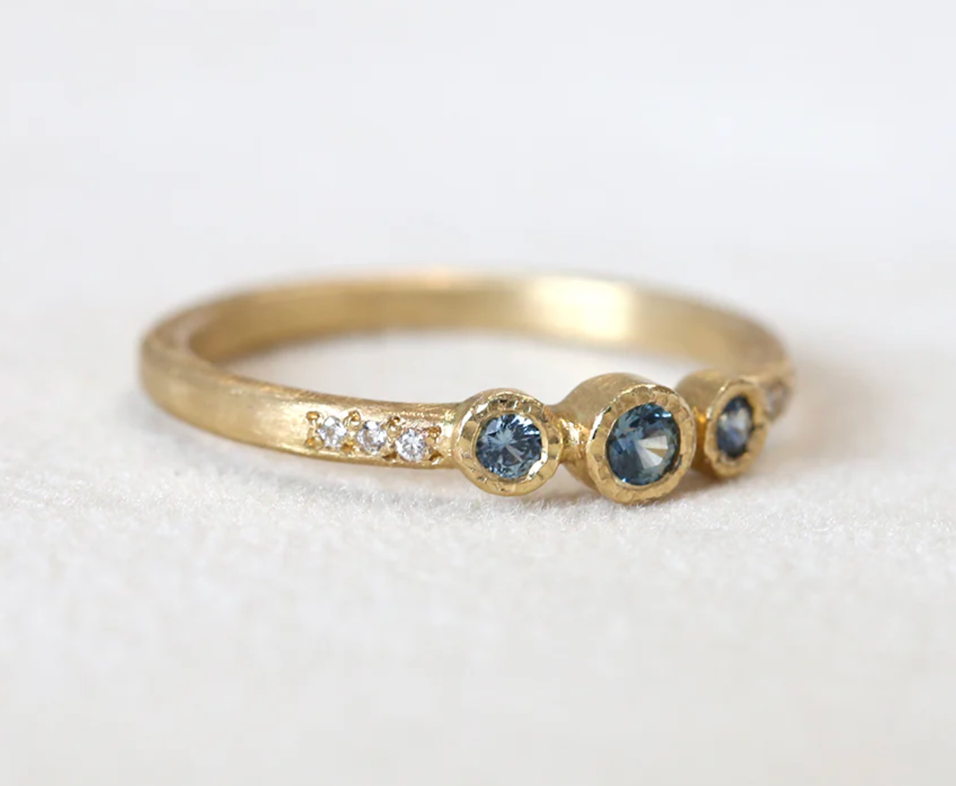 3 bezel 18ky Ring - 0.17ct Montana Blue Sapphire with 0.03ct diamond - size 6.5