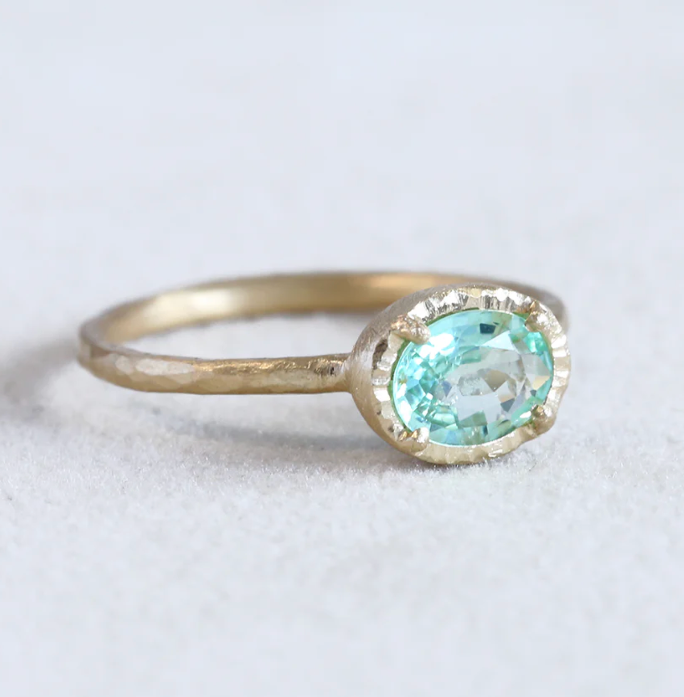 Yasuko Azuma - 0.62ct Paraiba tourmaline ring - Size 6.5