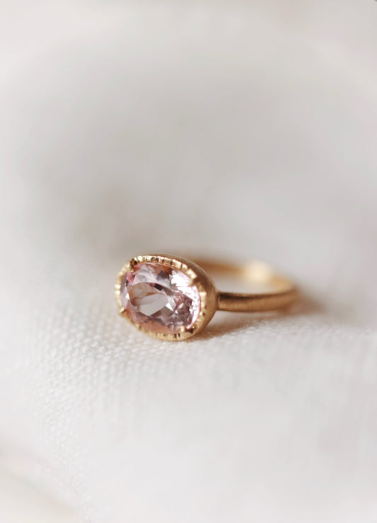 Yasuko Azuma - 18ky 2.37ct Morganite ring - size 6.5