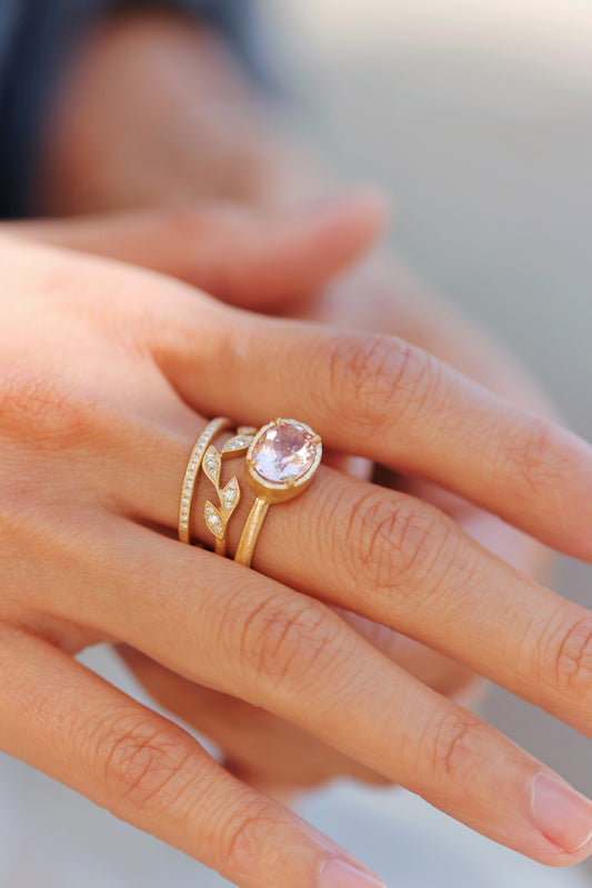 Yasuko Azuma - 18ky, 5-leaf curve ring, 0.15ct diamonds