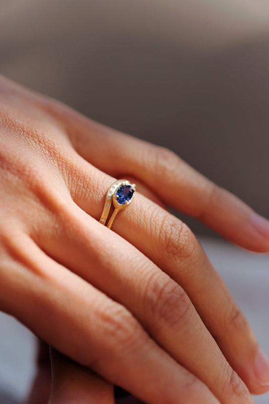 Yasuko Azuma - 18ky, 0.59ct Blue Sapphire ring - size 6.5