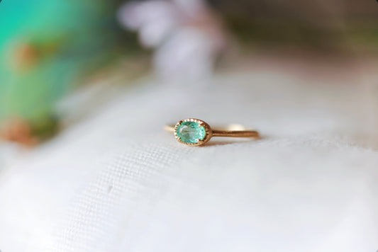 Yasuko Azuma - 18ky, 0.48ct Paraiba tourmaline - size 6.5