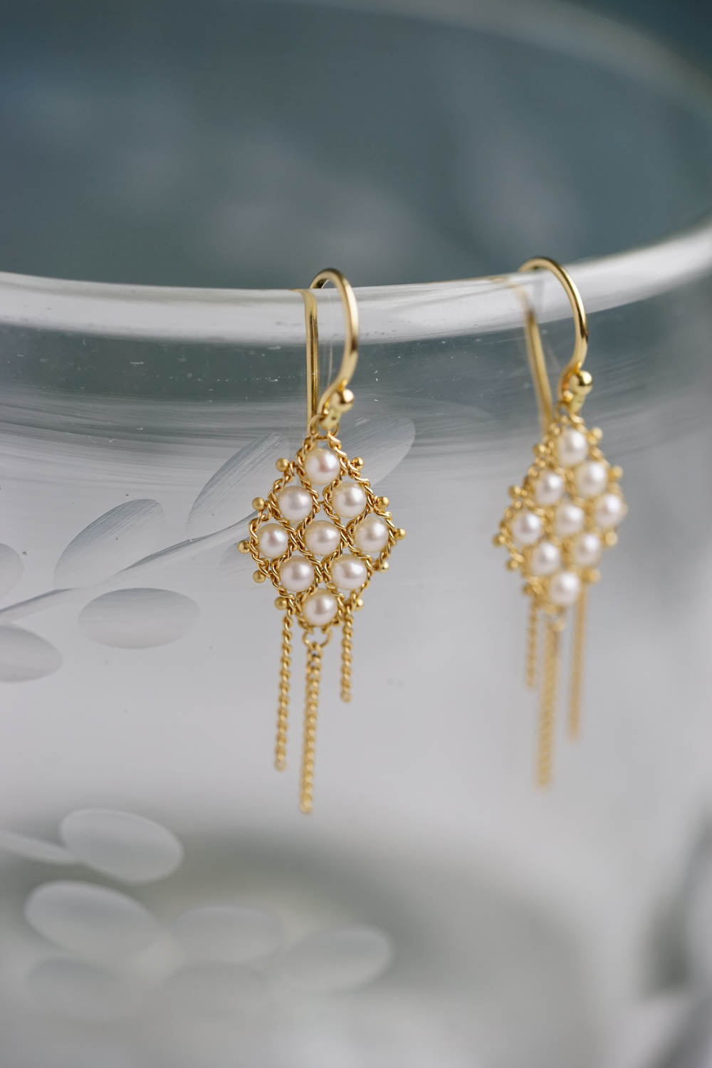 Amáli - Small Woven Textile Freshwater Pearl Earrings