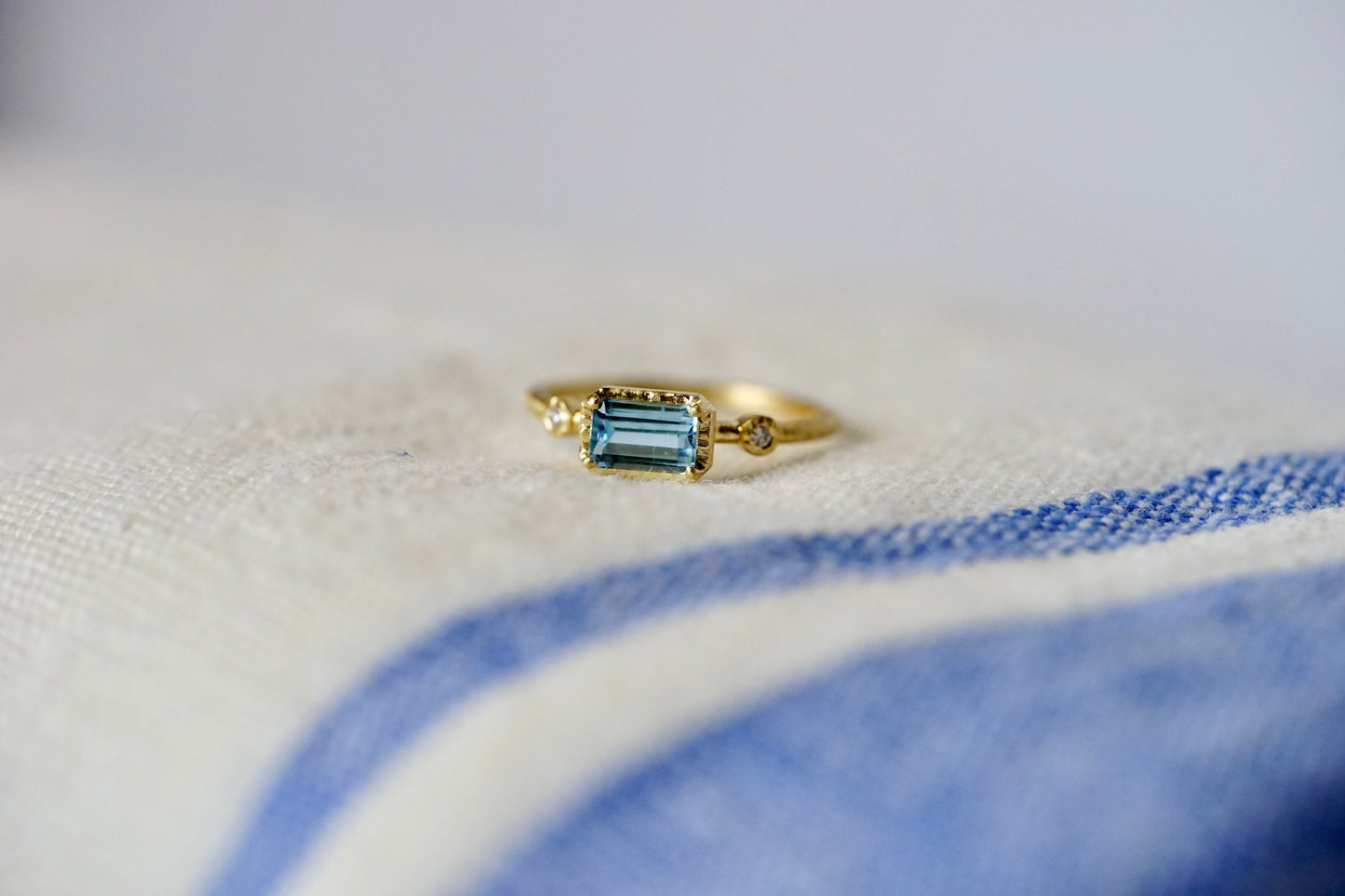 18ky 0.67ct Aqua Muguet Ring with 0.03ct diamonds - size 6.5