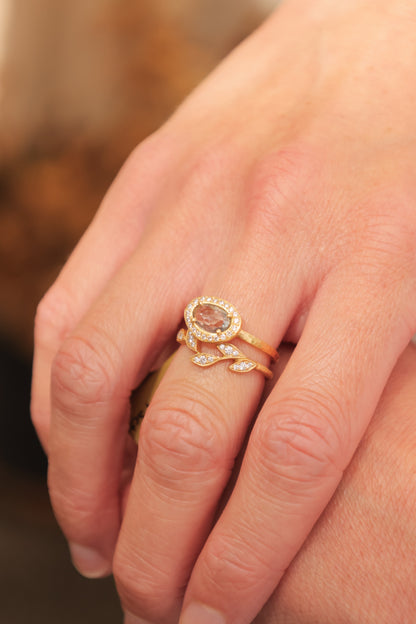 Yasuko Azuma - Natural sapphire in diamond halo ring - size 6.5