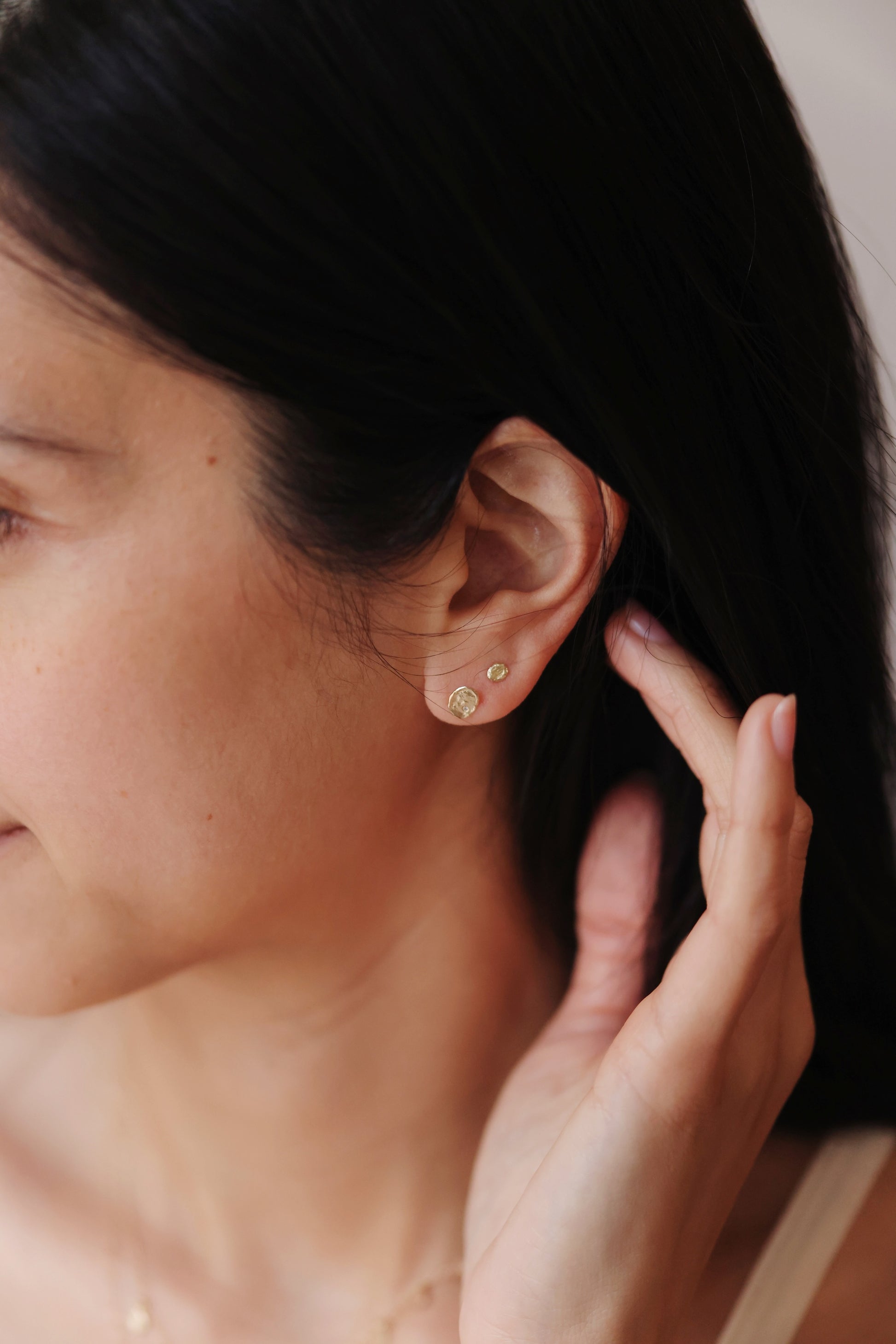 Victoria Cunningham Victoria Cunningham - Medium Gold Flake Earring with Diamond – Azzurra