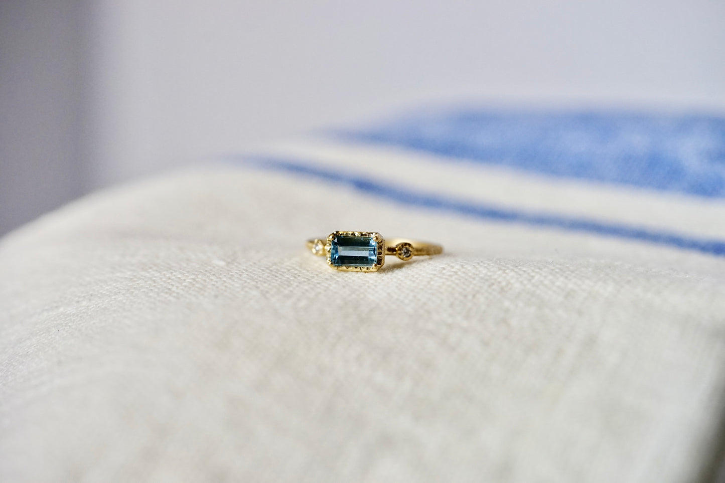 18ky 0.67ct Aqua Muguet Ring with 0.03ct diamonds - size 6.5