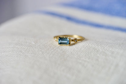 18ky 0.67ct Aqua Muguet Ring with 0.03ct diamonds - size 6.5