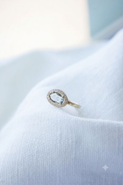 Yasuko Azuma - Natural sapphire in diamond halo ring - size 6.5