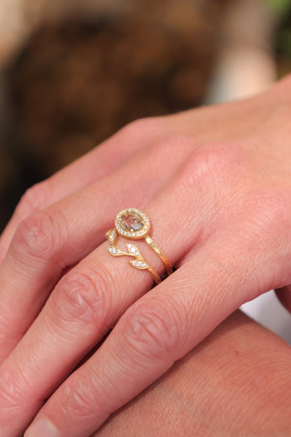 Yasuko Azuma - Natural sapphire in diamond halo ring - size 6.5