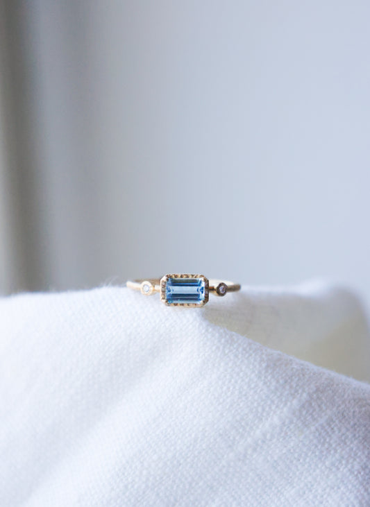 18ky 0.67ct Aqua Muguet Ring with 0.03ct diamonds - size 6.5