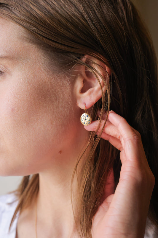 Yasuko Azuma - 18ky Dew disc sapphire and diamond earrings