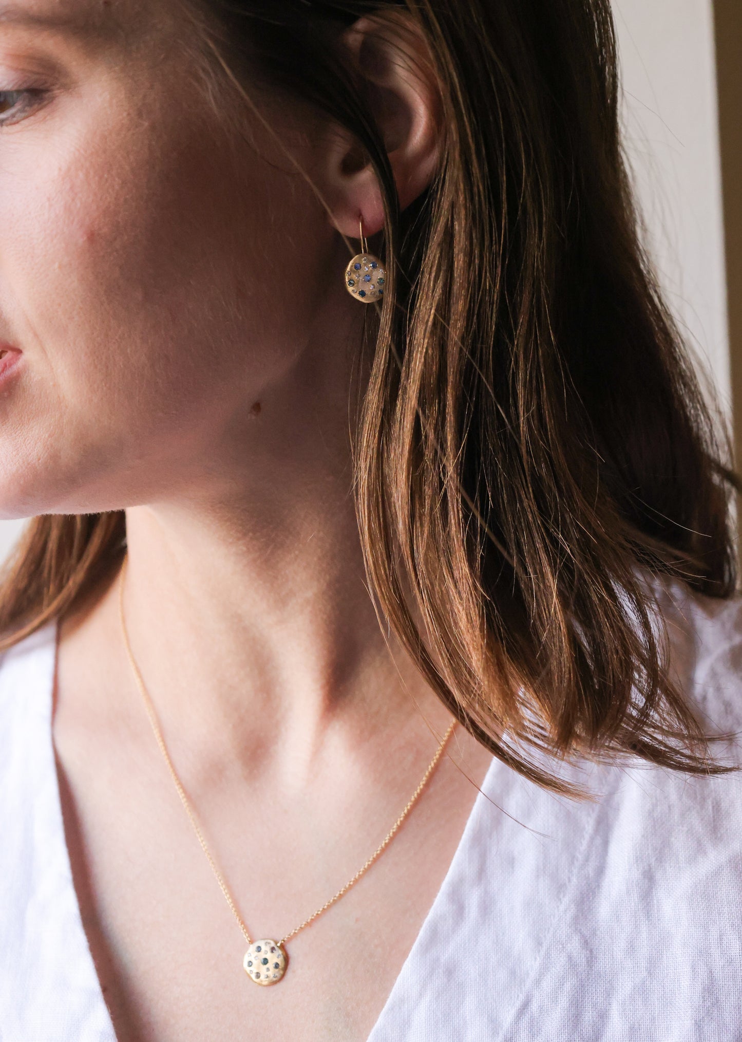 Yasuko Azuma - 18ky Dew disc sapphire and diamond earrings