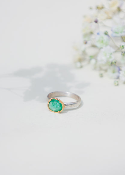Yasuko Azuma - 0.89ct Emerald ring on sterling silver band in 18ky gold bezel - size 6.5