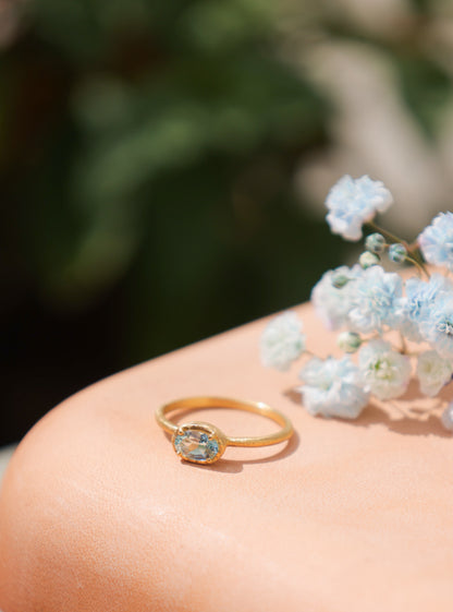 Yasuko Azuma - .5ct Aquamarine, 18ky - size 6.5