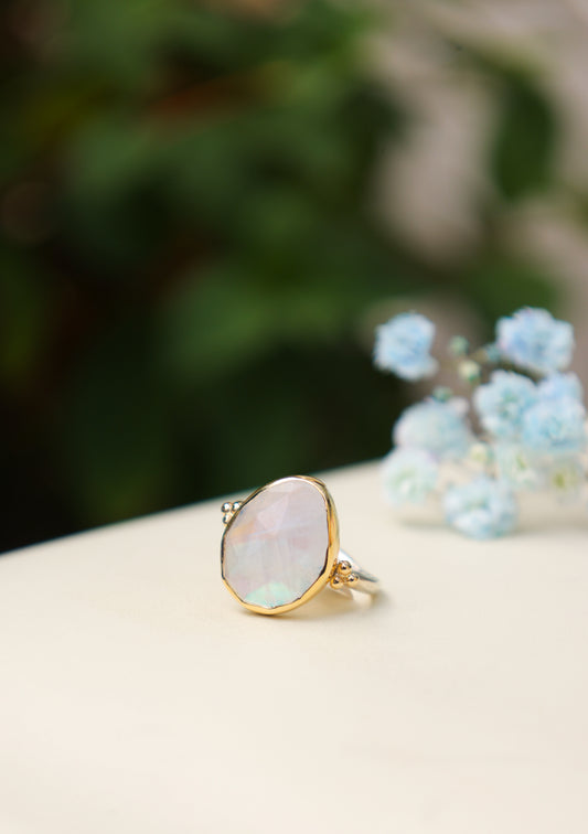 Rainbow 8.5ct Moonstone nestle ring w/14k bezel and sterling band - size 7.75