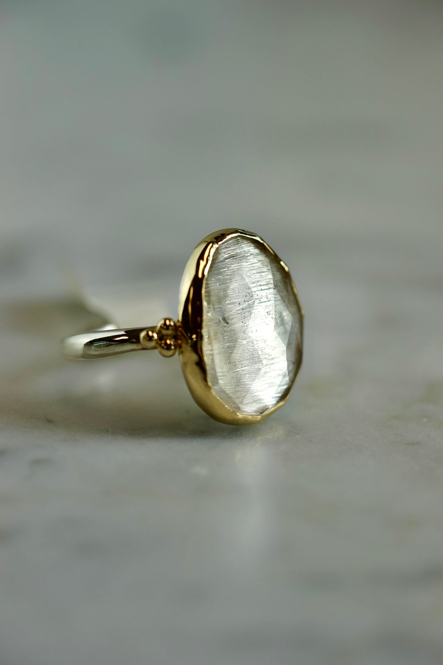 Clear 8.67ct Quartz ring w/ 14k bezel and sterling seagrass band - size 7.5