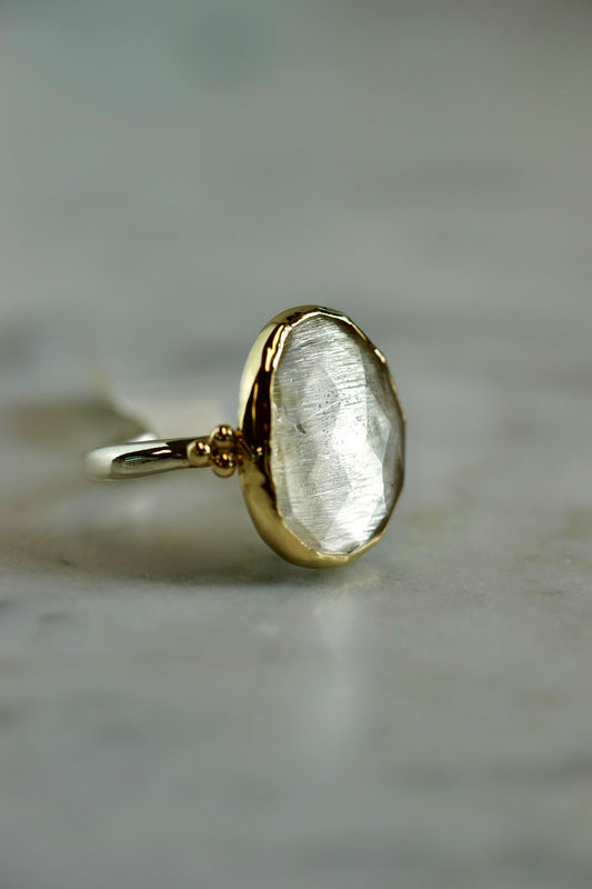 Clear 8.67ct Quartz ring w/ 14k bezel and sterling seagrass band - size 7.5