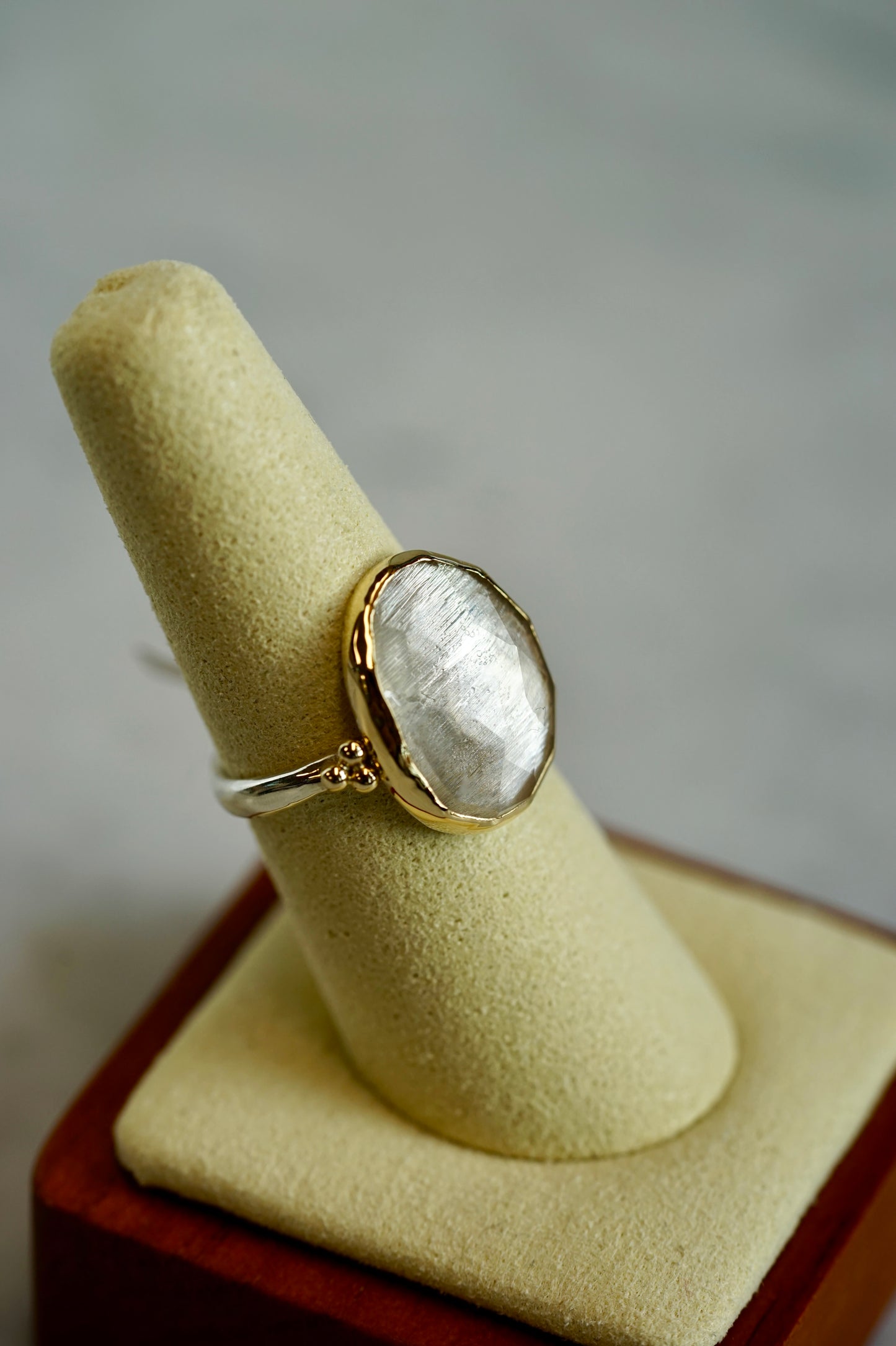 Clear 8.67ct Quartz ring w/ 14k bezel and sterling seagrass band - size 7.5