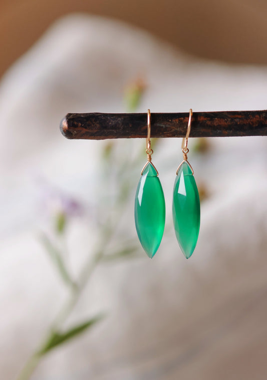 Rock Stella - Green Onyx medium marquise on hammered gold-fill simple wires