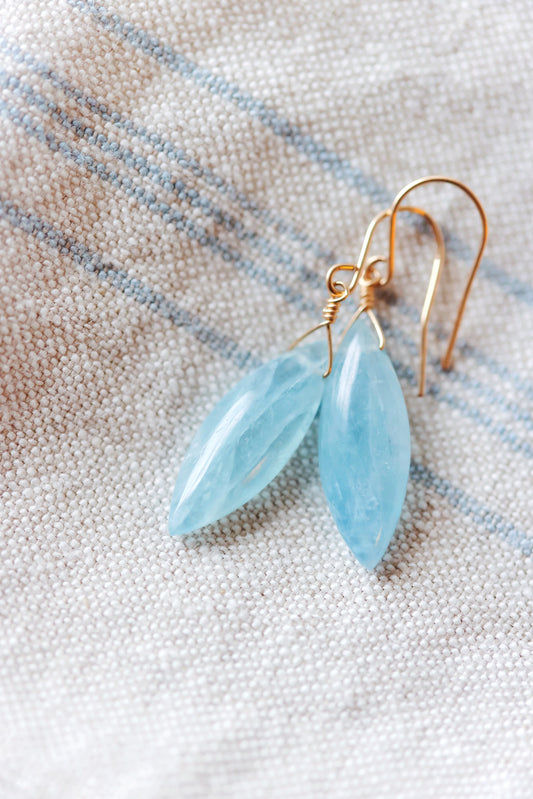 Rock Stella - Aquamarine medium marquise on hammered gold-fill simple wires