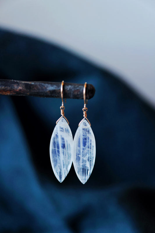 Rock Stella - Rainbow Moonstone marquise on hammered gold-fill simple wires
