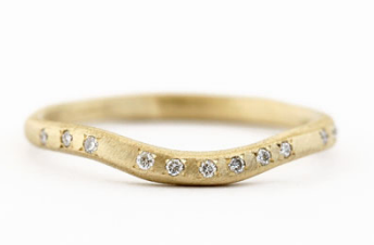 Yasuko Azuma - 18ky, curve ring, 0.07ct diamonds size 6.5