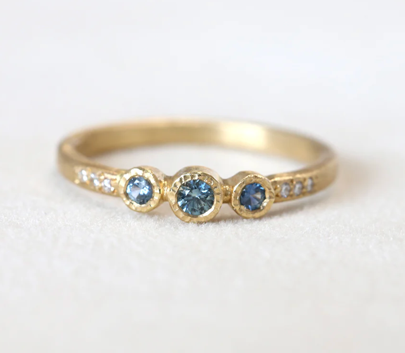 3 bezel 18ky Ring - 0.17ct Montana Blue Sapphire with 0.03ct diamond - size 6.5