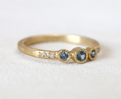 3 bezel 18ky Ring - 0.17ct Montana Blue Sapphire with 0.03ct diamond - size 6.5