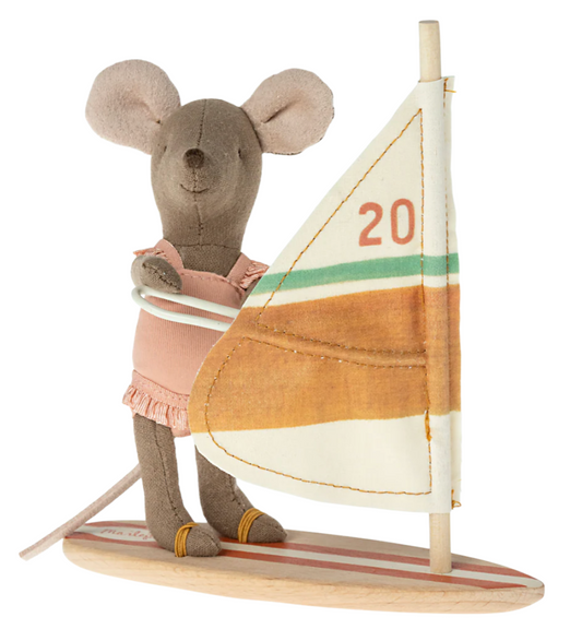 Beach mice, Surfer little sister
