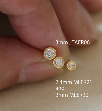 Yasuko Azuma - 3mm diamond studs in 18k gold