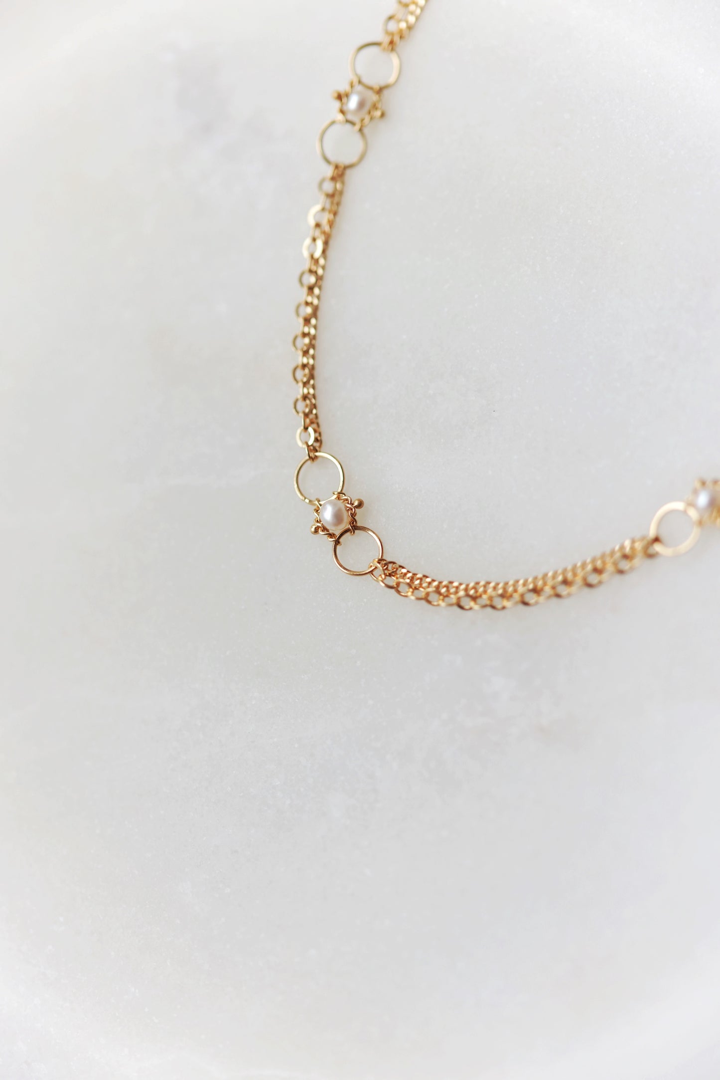 Amáli - Whisper Chain Freshwater Pearl Necklace