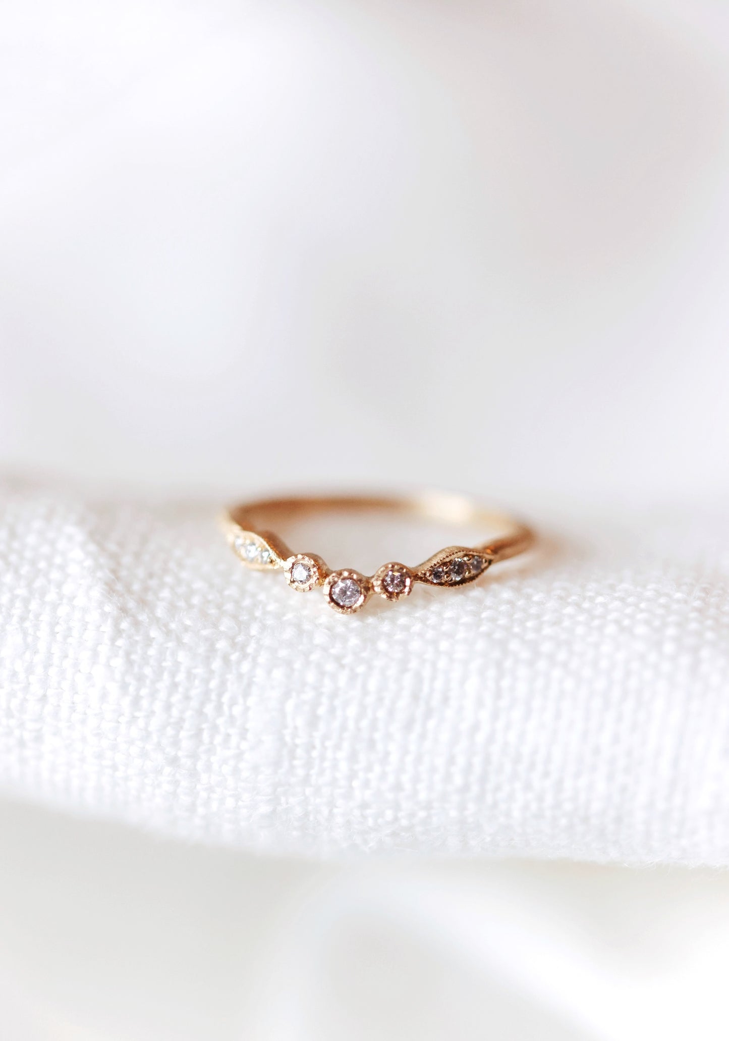 Yasuko Azuma - 18ky, 3 bezel/leaf curve ring, 0.1ct diamonds - size 6.5