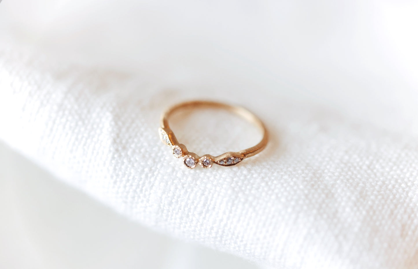 Yasuko Azuma - 18ky, 3 bezel/leaf curve ring, 0.1ct diamonds - size 6.5