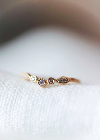 Yasuko Azuma - 18ky, 3 bezel/leaf curve ring, 0.1ct diamonds - size 6.5