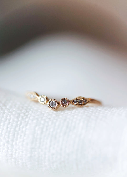 Yasuko Azuma - 18ky, 3 bezel/leaf curve ring, 0.1ct diamonds - size 6.5