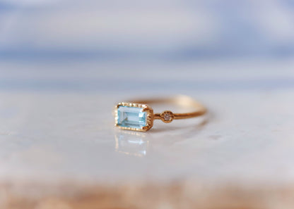 Yasuko Azuma - 0.26ct Aquamarine small w/ satellite diamonds - size 6.5 - 18ky