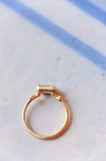 18ky 0.67ct Aqua Muguet Ring with 0.03ct diamonds - size 6.5