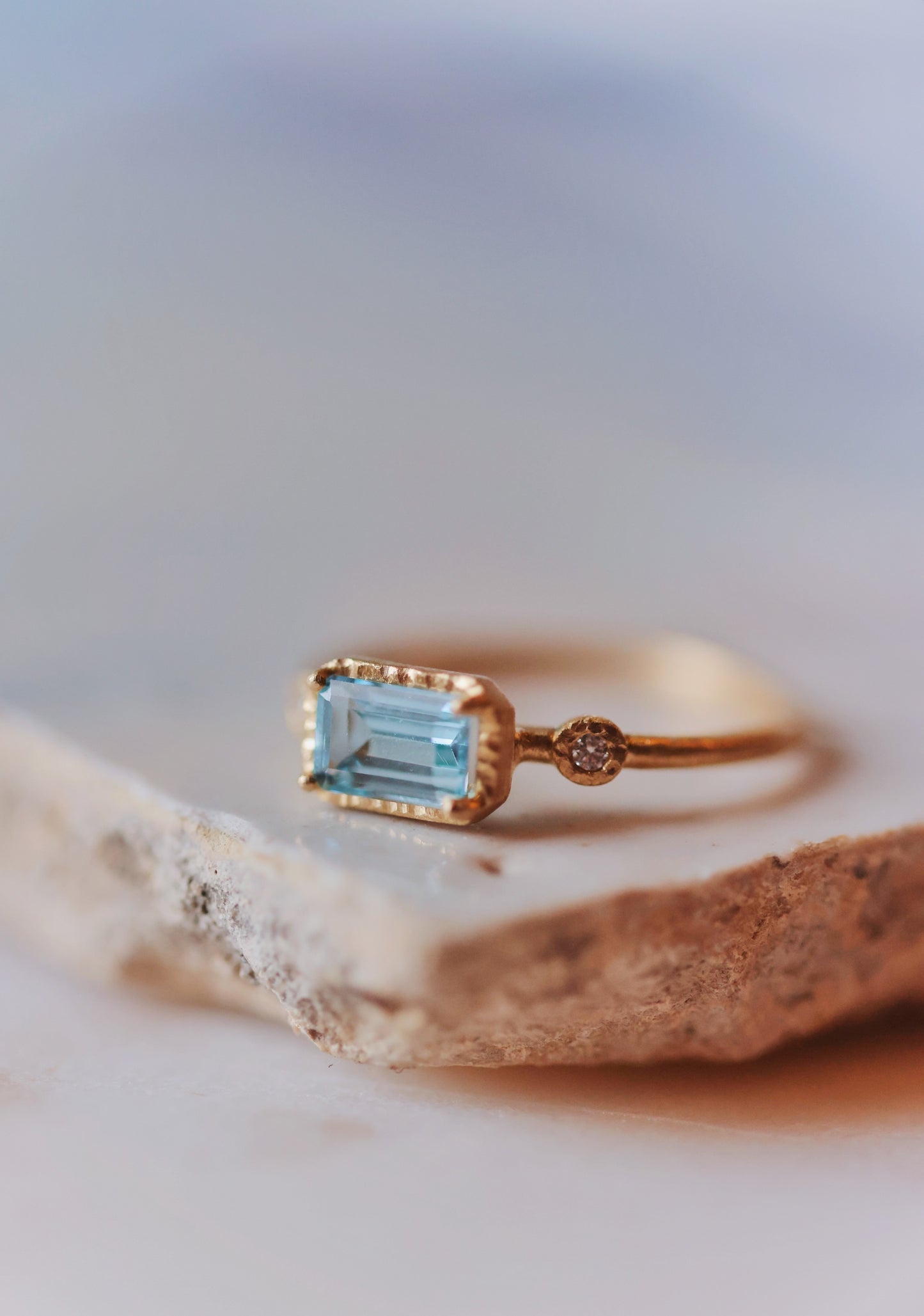 Yasuko Azuma - 0.26ct Aquamarine small w/ satellite diamonds - size 6.5 - 18ky