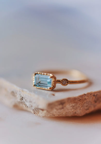 Yasuko Azuma - 0.26ct Aquamarine small w/ satellite diamonds - size 6.5 - 18ky