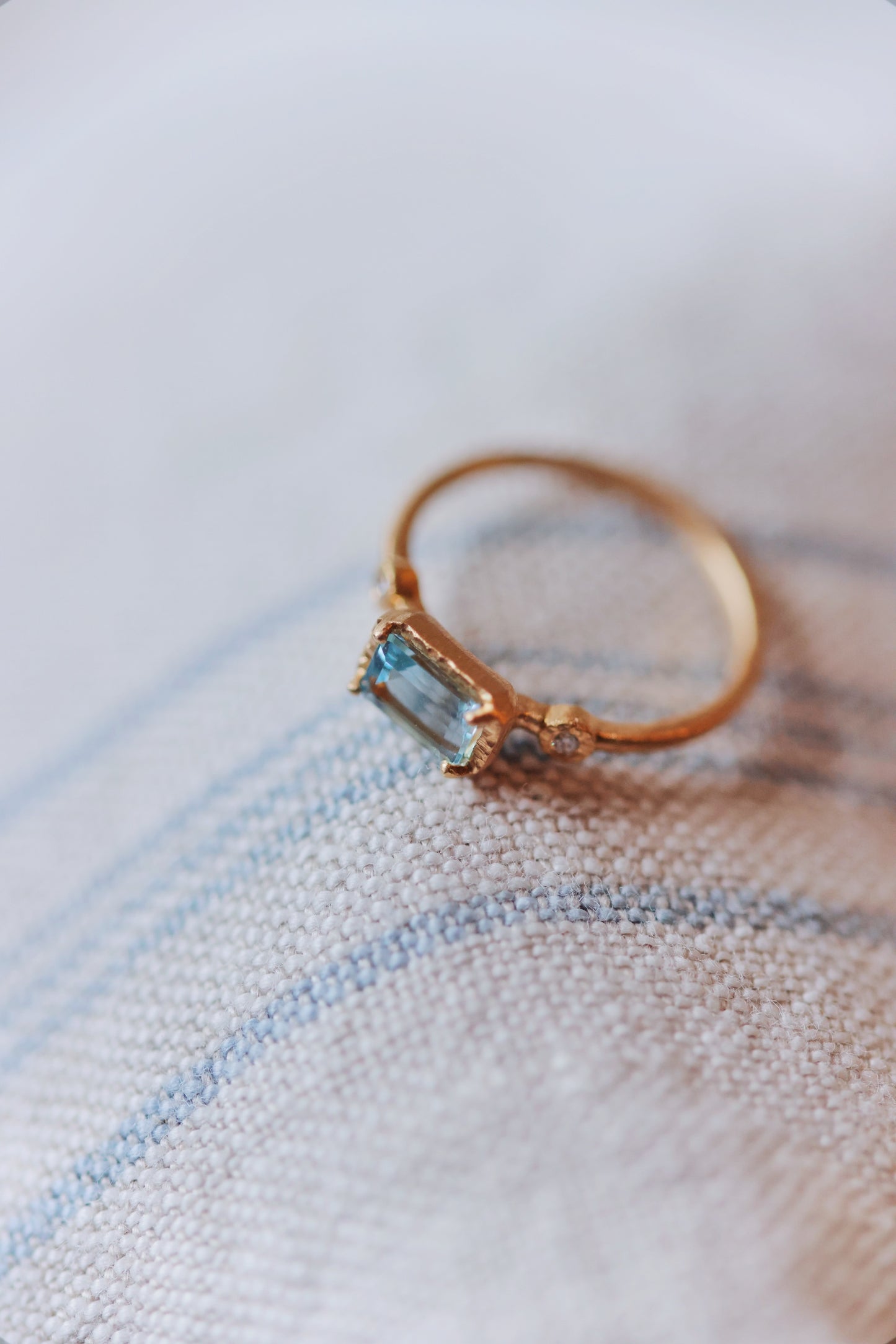 Yasuko Azuma - 0.26ct Aquamarine small w/ satellite diamonds - size 6.5 - 18ky