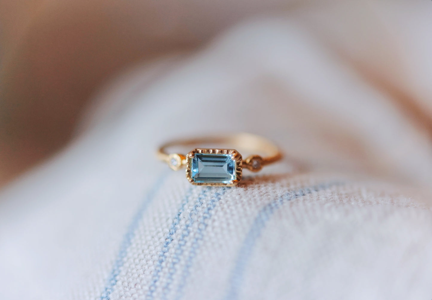 Yasuko Azuma - 0.26ct Aquamarine small w/ satellite diamonds - size 6.5 - 18ky