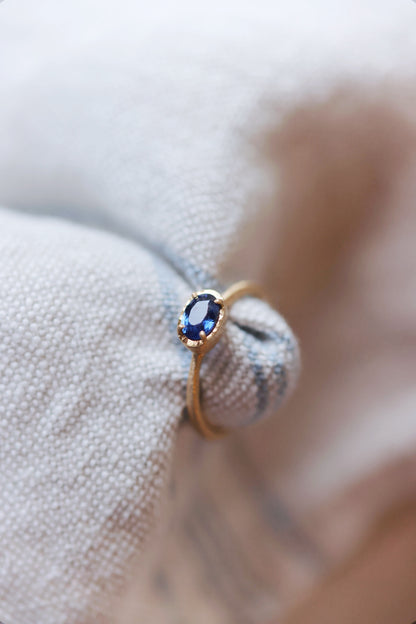Yasuko Azuma - 18ky, 0.59ct Blue Sapphire ring - size 6.5