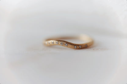 Yasuko Azuma - 18ky, curve ring, 0.07ct diamonds size 6.5