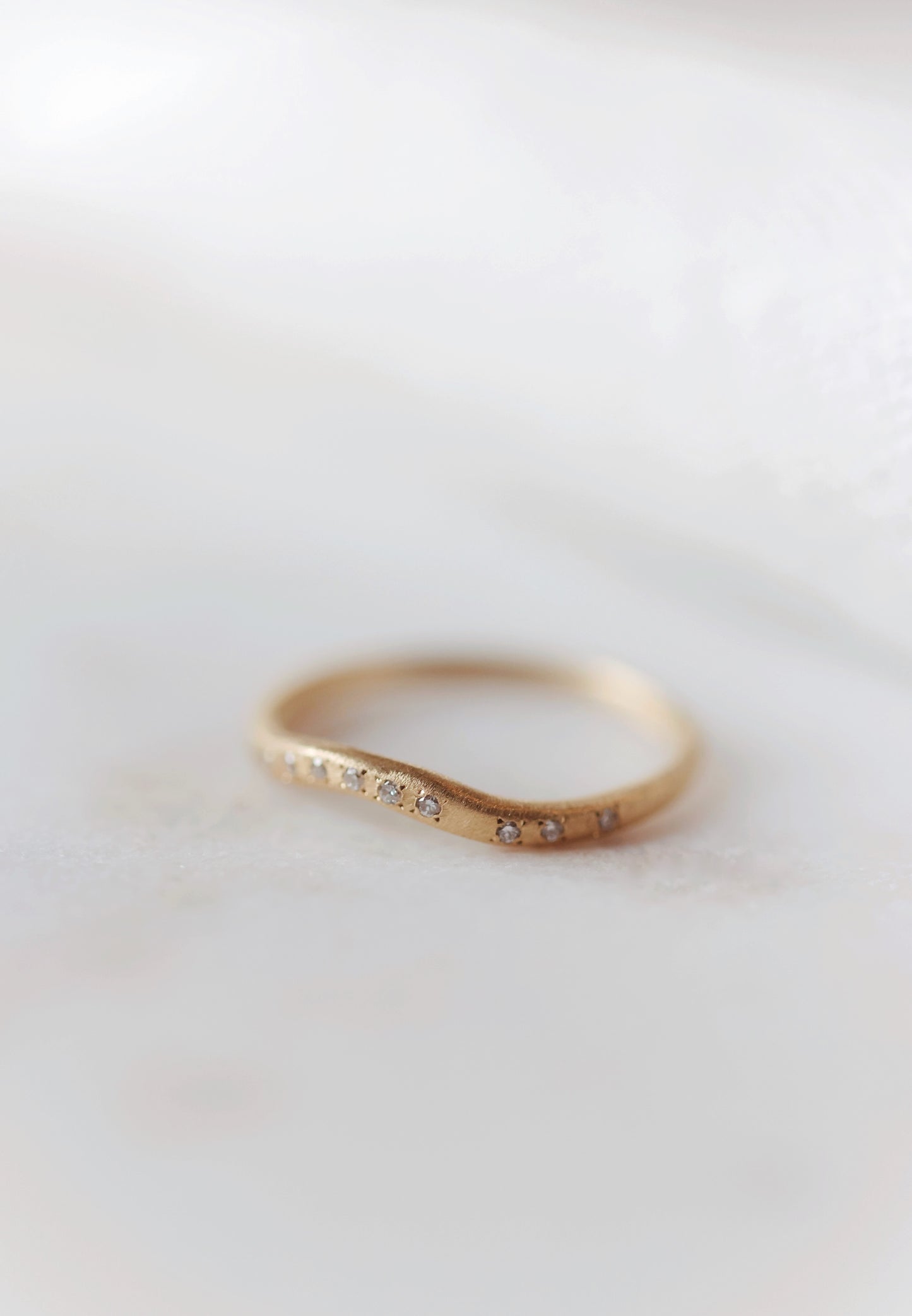 Yasuko Azuma - 18ky, curve ring, 0.07ct diamonds size 6.5