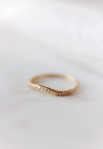 Yasuko Azuma - 18ky, curve ring, 0.07ct diamonds size 6.5