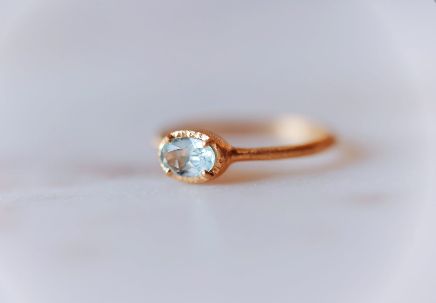 Yasuko Azuma - .5ct Aquamarine, 18ky - size 6.5
