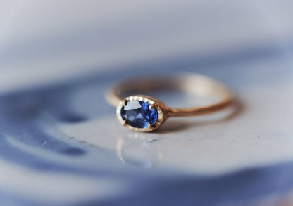 Yasuko Azuma - 18ky, 0.59ct Blue Sapphire ring - size 6.5