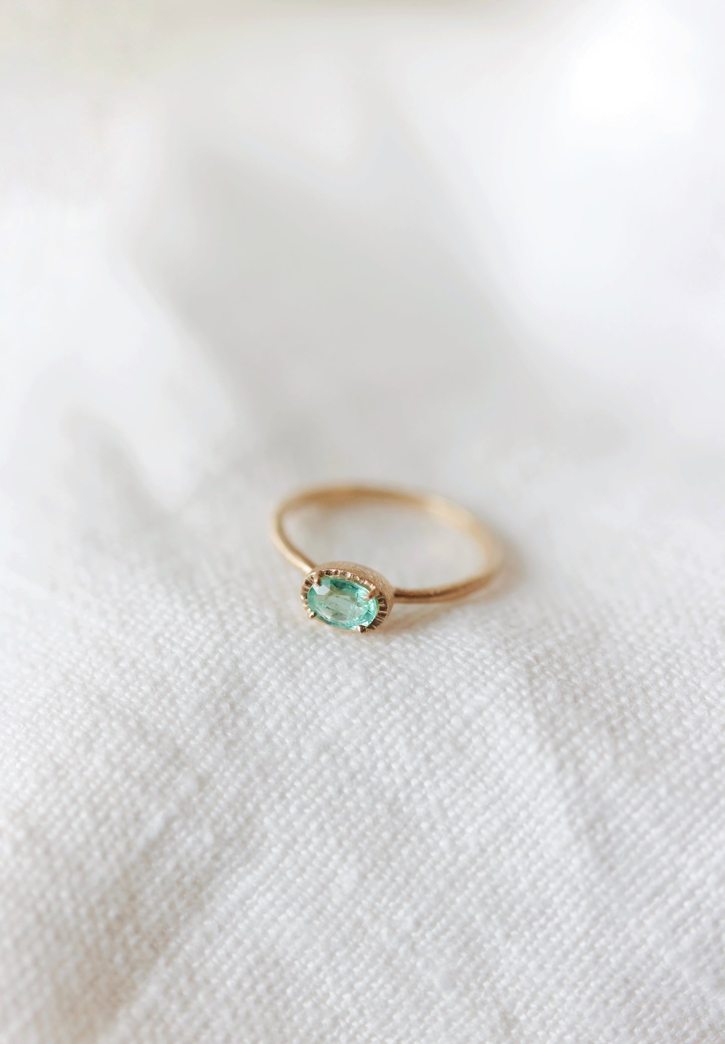 Yasuko Azuma - 18ky, 0.48ct Paraiba tourmaline - size 6.5